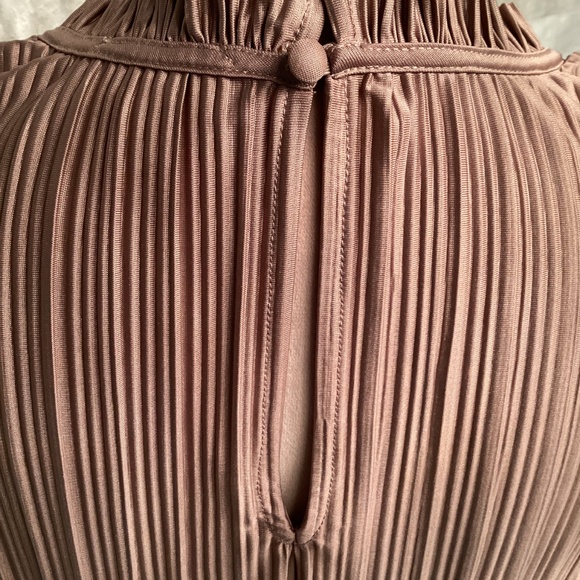 Evereve Mallory Plisse Sleeveless Top - Picture 6 of 8